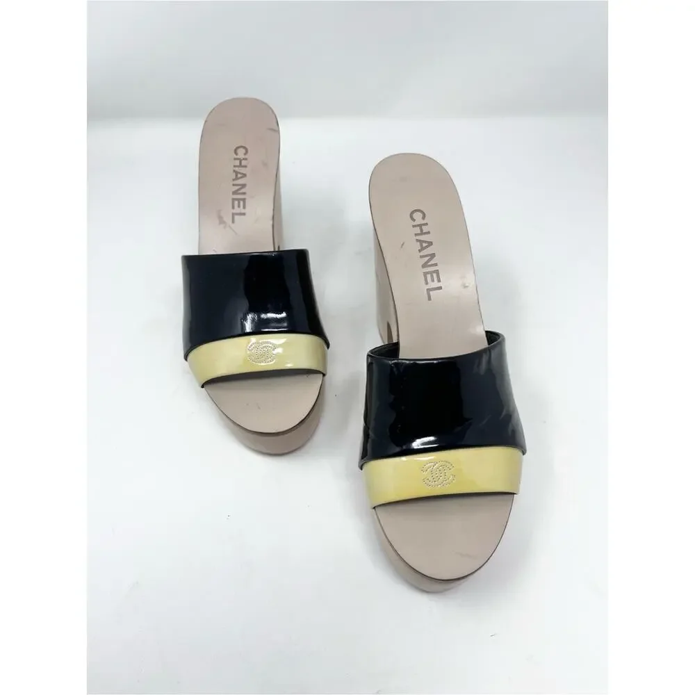 Chanel Two Tone Patent Leather CC Platform Slide Wooden Clog Sandals Size 37.5